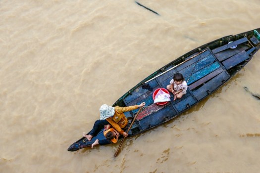thumb_wet-water-refugees-cambodia-tonle-sap-lake-ship-3452976_1024